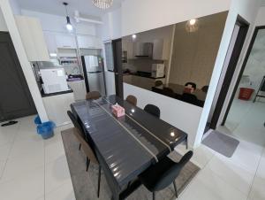 Kyra The Heights Residence Condo Ayer Keroh Melaka WiFi, Netflix & Pool
