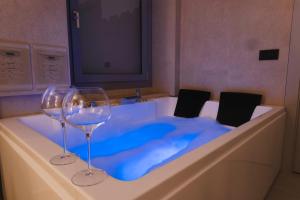 Sardinian Days - Jacuzzi Suites & Rooms
