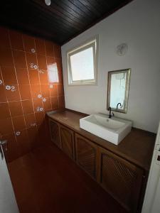 Casa 4 dormitorios 1 quadra da praia