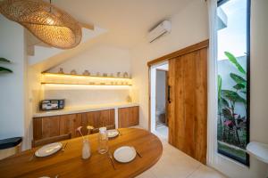 Villa Omnia Oasis Two Bedroom Garden Villa