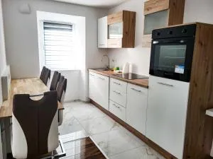 Stara Pošta Apartment 7 - Smrjene