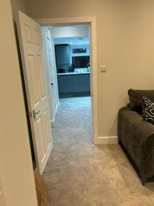 3 Bedroom home, with 4 beds, parking, walk to station & town centre families and business visitors welcome