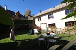 Maisons de vacances Le Gite 5 mn de Luchon - Jardin garage et parking : photos des chambres