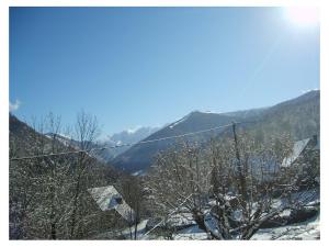 Maisons de vacances Le Gite 5 mn de Luchon - Jardin garage et parking : photos des chambres