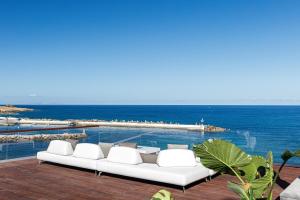 Sapphire Shores- Beachfront Retreat Zillion Villa by etouri