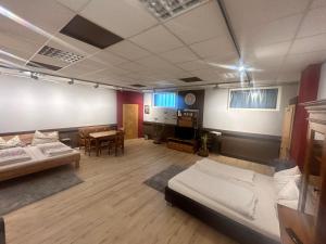 Nous Cafe & Restaurant