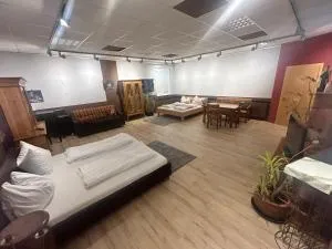 Nous Cafe & Restaurant - 多瑙河畔伊布斯