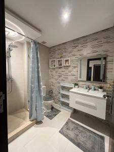New! Modern Apt & 2 Bedrooms & 2 Pool & wifi