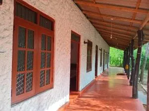 Araliya Self Cooking Hostel - Padeniya