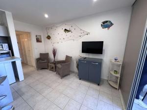 Studio climatisé 30m² avec piscine à 50m de la plage - FR-1-731-107