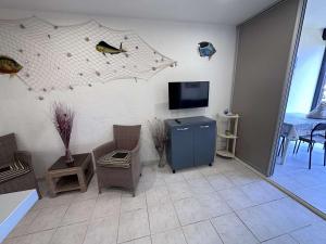 Studio climatisé 30m² avec piscine à 50m de la plage - FR-1-731-107