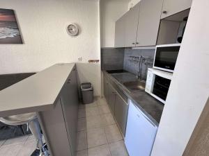 Studio climatisé 30m² avec piscine à 50m de la plage - FR-1-731-107