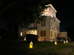 Villa Liberty Venezia -Jacuzzi, gardens, parking - Dimora Storica a soli 20km da Venezia