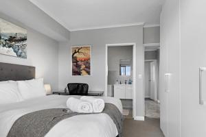 Two Bedroom Luxury Apartment, Century City - BackUp Power