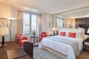 Art Deco Super King, Guest room, 1 Super King room in Prince de Galles a Luxury Collection hotel Paris