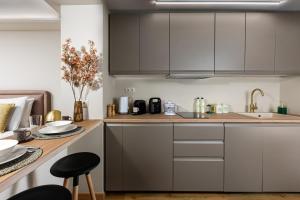 The Athenian Aroma - Suite with Jacuzzi