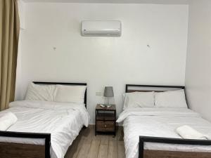 Spacious 3 Bed with Pool, Close to Malls