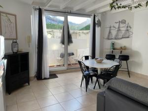 Appartements Cote Baie avec parking wifi draps et serviettes : photos des chambres