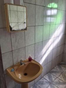 Casa com pisicna in Mongaguá