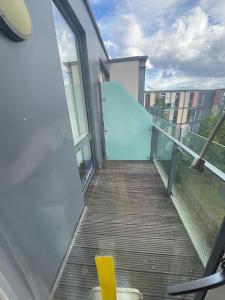 25 minutes to City of London