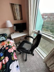 25 minutes to City of London