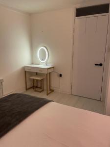 Chelsea best apartment for females only