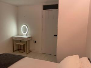 Chelsea best apartment for females only