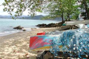 Deliciosa beach house, 100m do mar, 8 pessoas, em Picinguaba