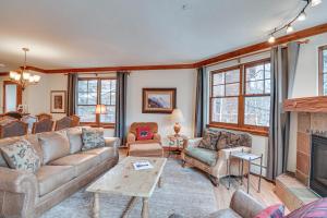 Cozy Avon Retreat with Private Deck and Pool Access!
