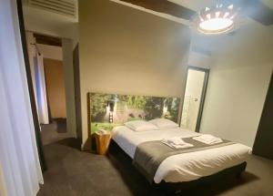 Hotels Hotel Saint-Roch, Saint-Ybard : photos des chambres