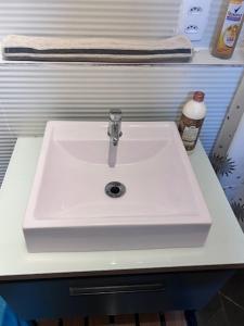 Quarto em condominio Ponta da Fruta