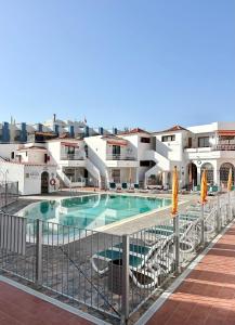 Beautiful poolside apartment in Los Diamantes