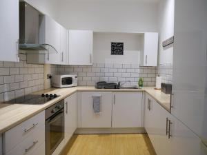 Spacious and Modern Studio Apartment Swansea City Centre