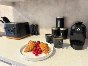 Spacious 2 Bed Flat Free Private Parking