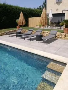 Villa avec piscine dans quartier résidentiel - 沃日讷