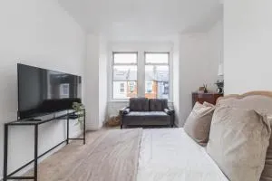 Central 4 Bdr Home - 4 Mins Walk To Station, Private Garden EXPLORE LONDON THIS CHRISTMAS - London