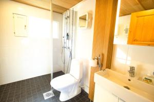 Stunning Cabin At The Sea