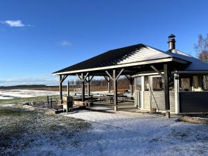 Stunning Cabin At The Sea