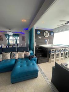 Beachfront Apartment with Jacuzzi