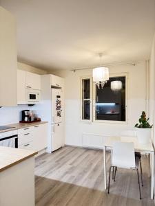 Cozy Room with Private Balcony in Prime location