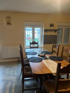 Appartement calme, frais à louer, nouvellement repeint, emplacement stratégique, proche de toutes commodités, de lautoroute, valenciennes, lille, Belgique, wifi, Netflix, parking Gratuits