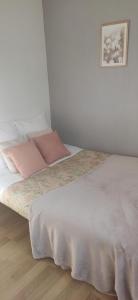 Appartements Spacieux 2 chambres 65m2 climatise au village medieval entre Nice et Antibes : photos des chambres