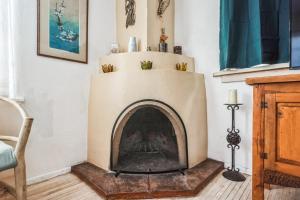 Famed Plaza Oasis 1 mile away, King Bed, Office, Foosball