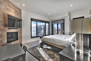 Juniper Landing - Luxury Townhouse - Outdoor Pool, Gym, Hot Tub in Canyons Village