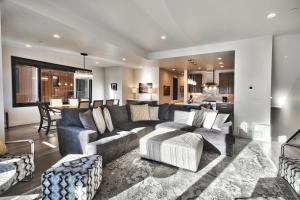 Juniper Landing - Luxury Townhouse - Outdoor Pool, Gym, Hot Tub in Canyons Village