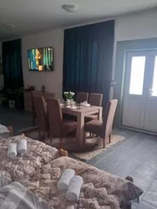 Stan na dan Platičevo - Jarak