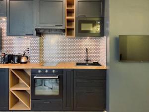 Luxe studio 10min metro from the Center of Paris