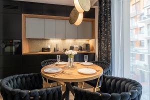 Apartament Black Pearl - klimatyzacja, widok na Śnieżkę, obok aquaparku, blisko do Wang by Apartamenty w Karkonoszach - 4hvězdičkové hotely ve městě Karpacz