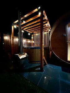 Apartament Pod Wzgórzem z Sauną, Jacuzzi i Basenem - 3hvězdičkové hotely ve městě Lázně Chudoba