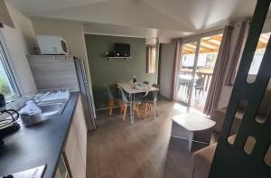 Campings Cosy et chaleureux, 2 ch, 2 sdb pour votre confort, super equipe : photos des chambres